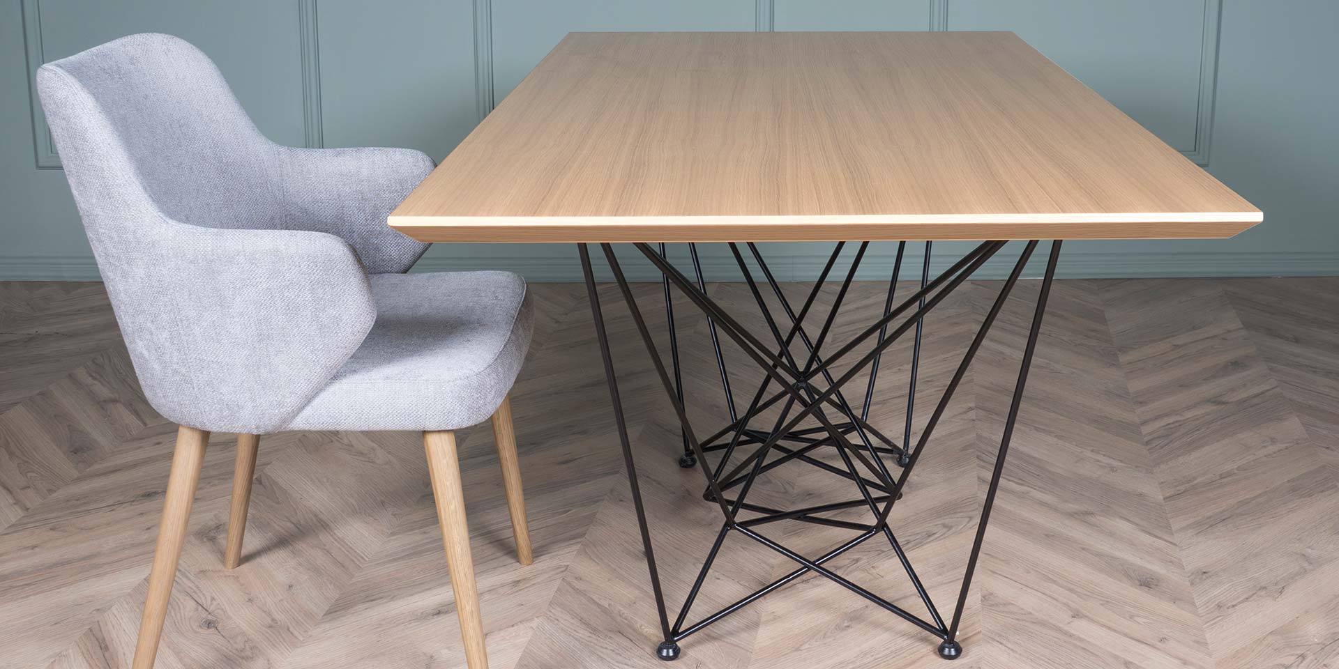 extendable dining table with metal and oak MDF venner