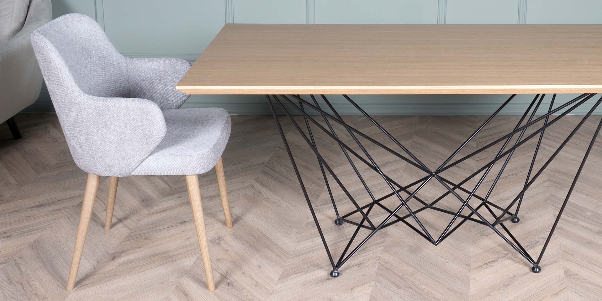 extendable dining table with metal and oak MDF venner