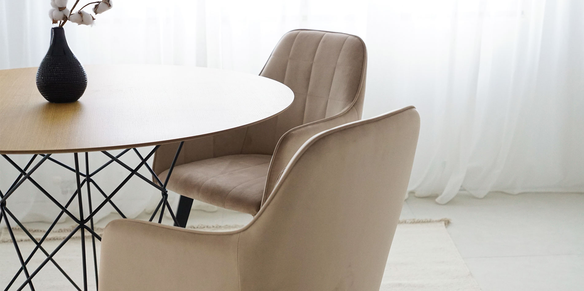 Dining chair Anika by Mahagoni Furniture in beige velvet on round dining table