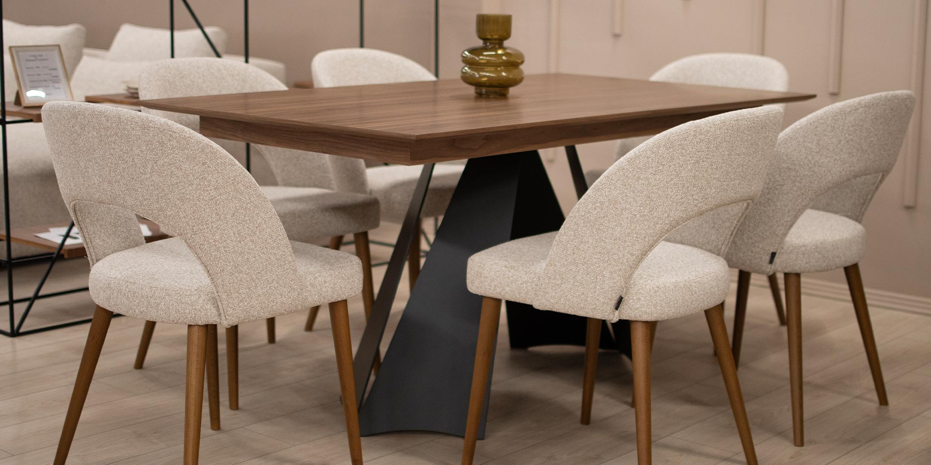 Dining room in walnut and beige.