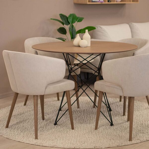 Round dining table Sirius with beige armchairs with oak legs