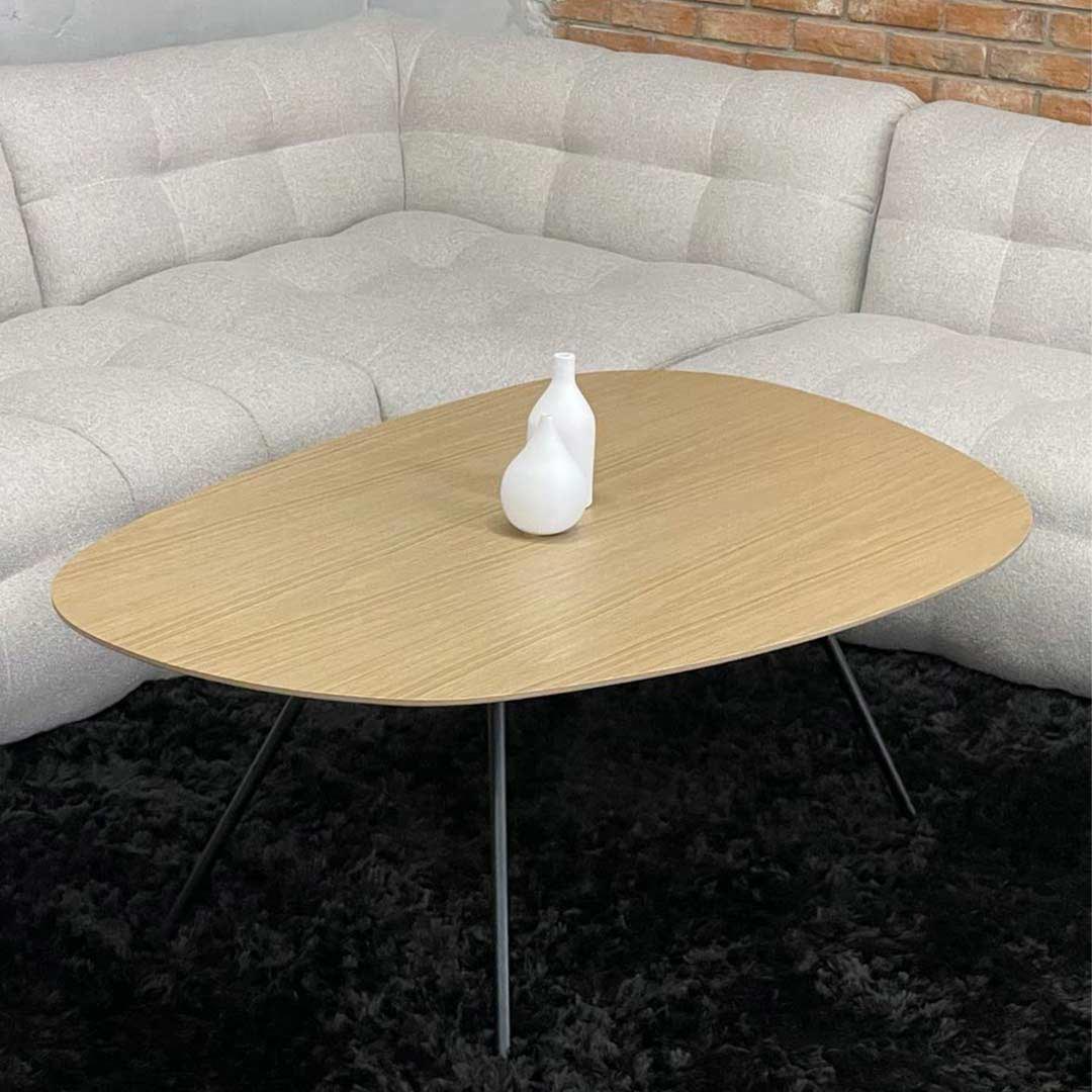 клуб маса Клауд со неправилна форма и даб плотна со сива софа