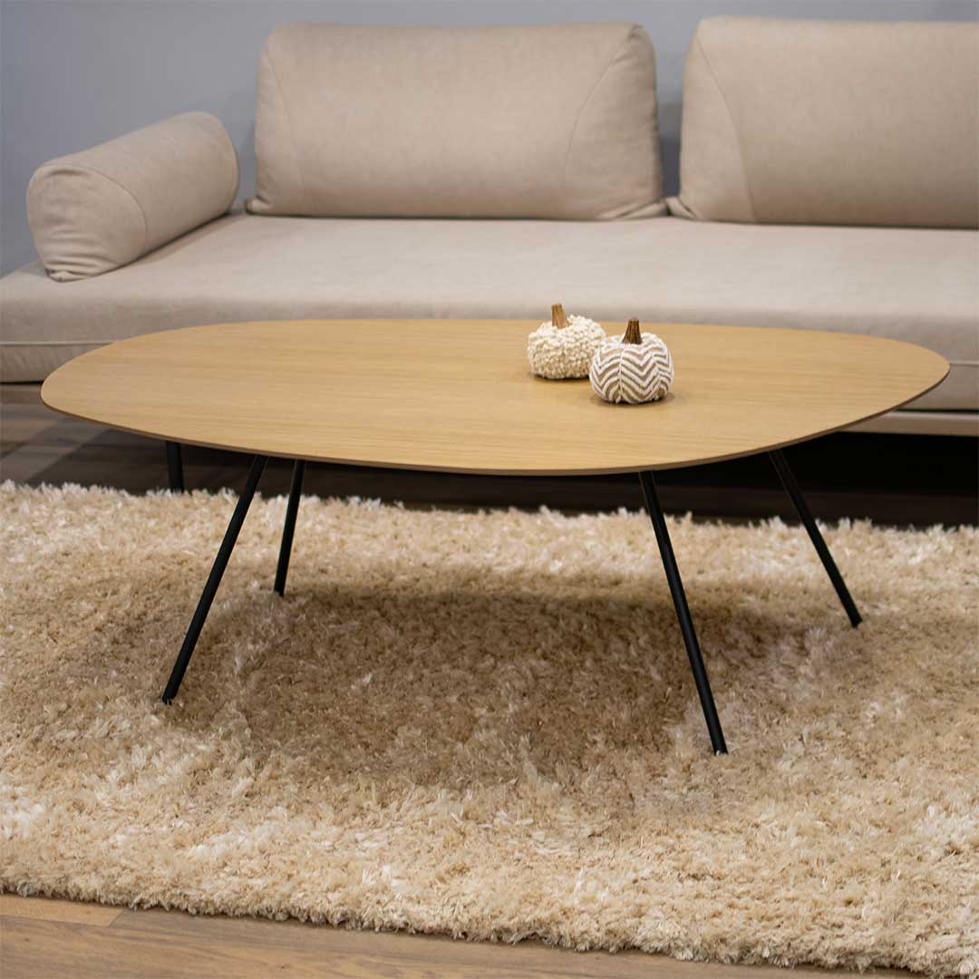 Клуб маса Клауд со плотна даб пред софа