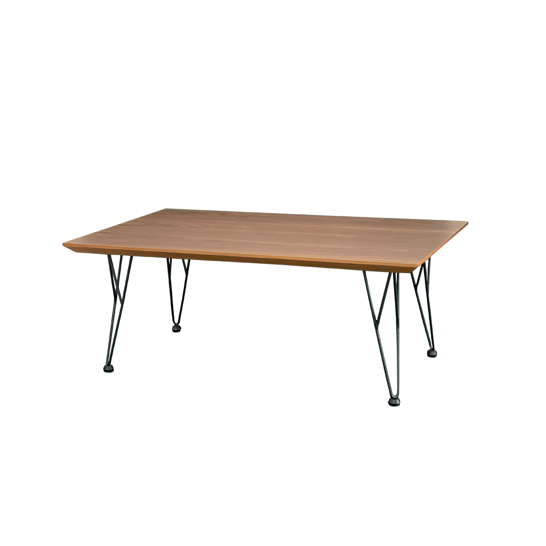 Клуб маса Касио со орев плотна и црни метални ногарки