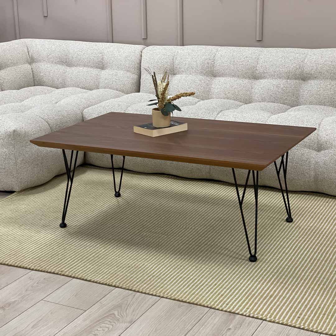 Клуб маса Касио со орев плотна и црни метални ногарки