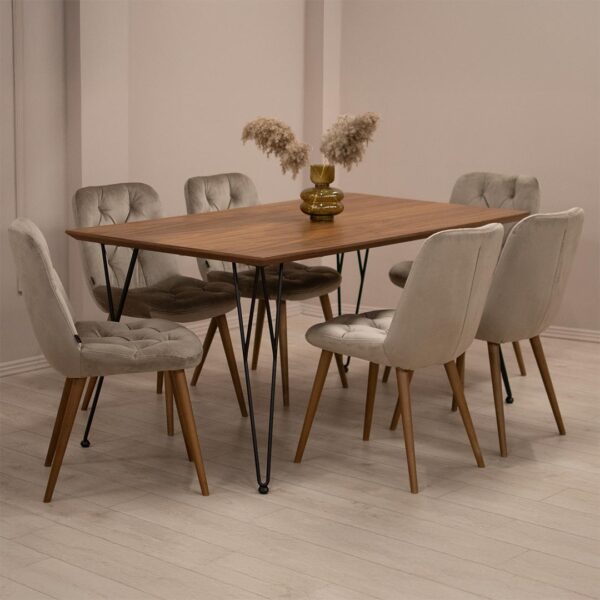 Трпезариска маса со плотна орев медијапан, со црни метални ногарки и столици во велвет.