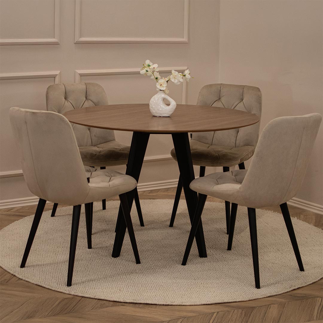 Мала кружна маса Поларис со димензија ф110 cm, со орев MDF плотна и црни дрвени ногарки.