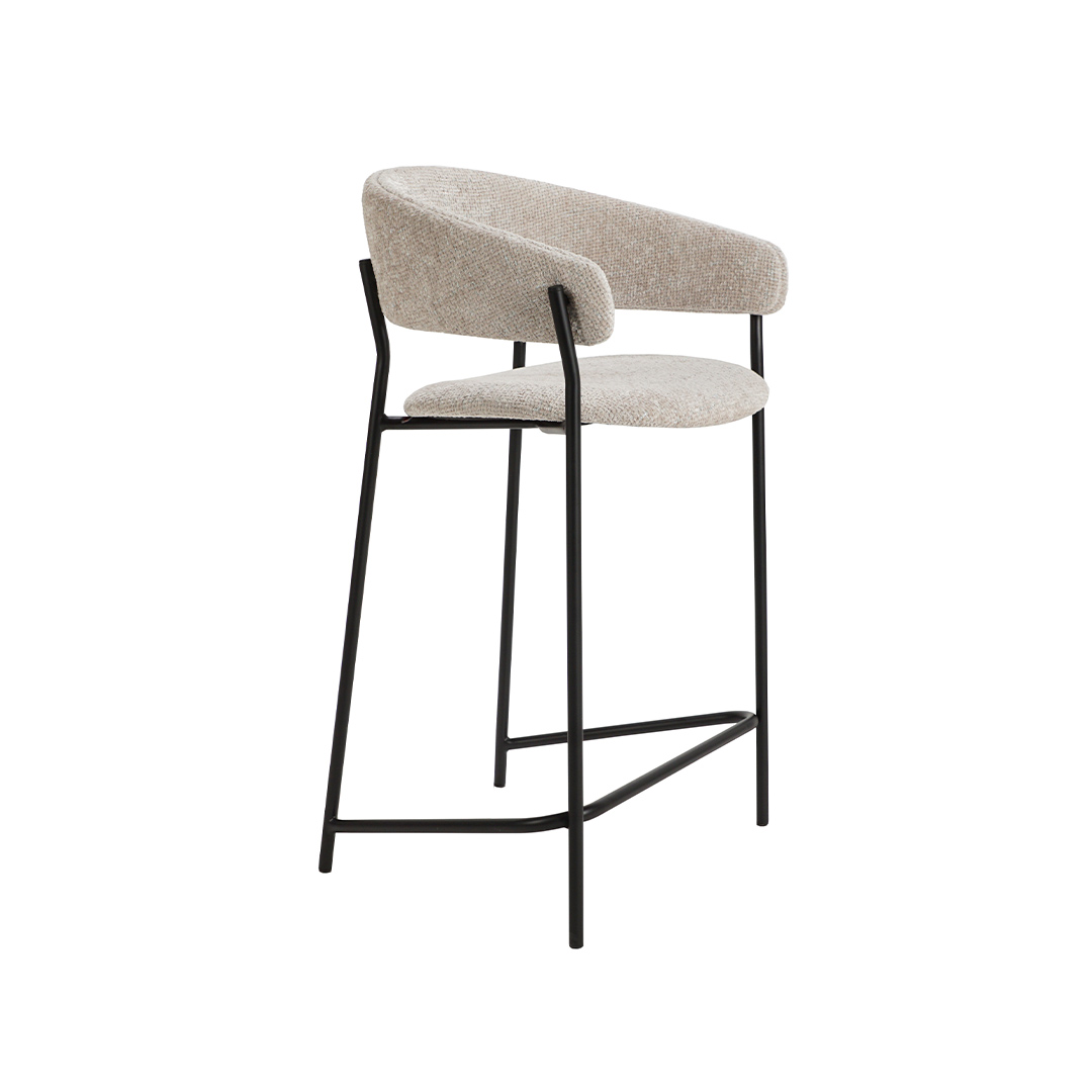 Барска столица Амели со крем мебел штоф од штоф карта Phantom 9245 и црн метал.