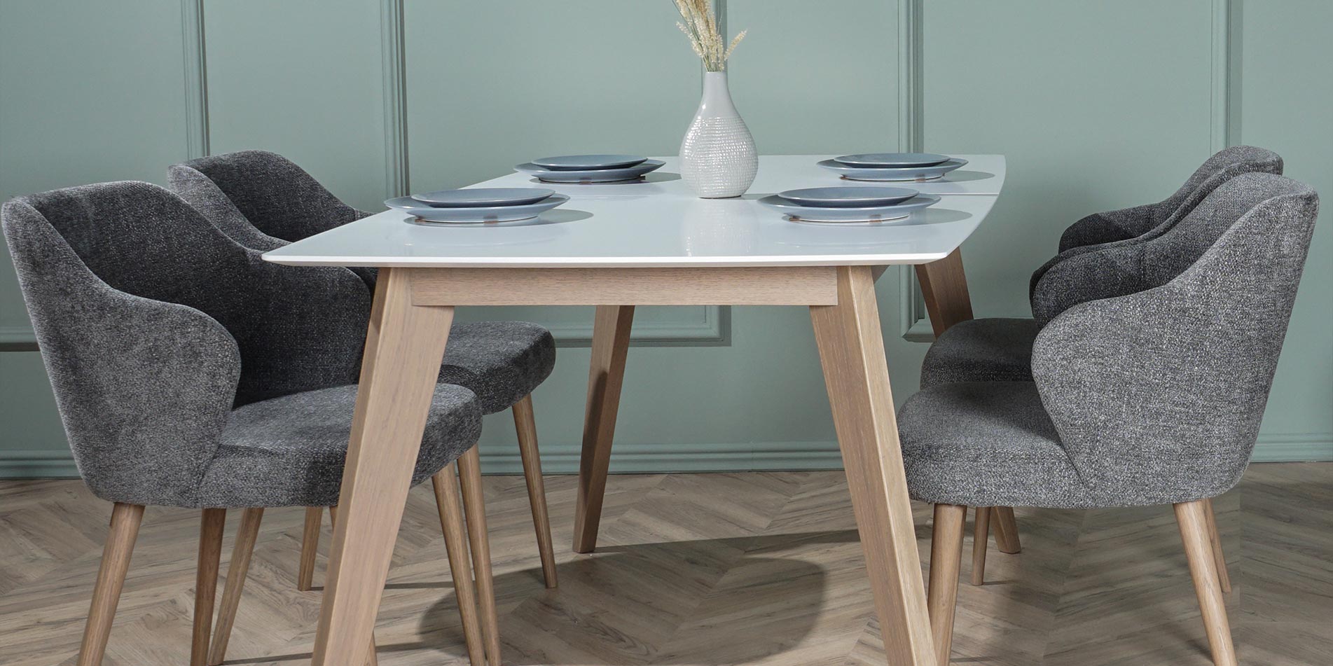 Dining table Rigel with white table top and oak wooden legs.