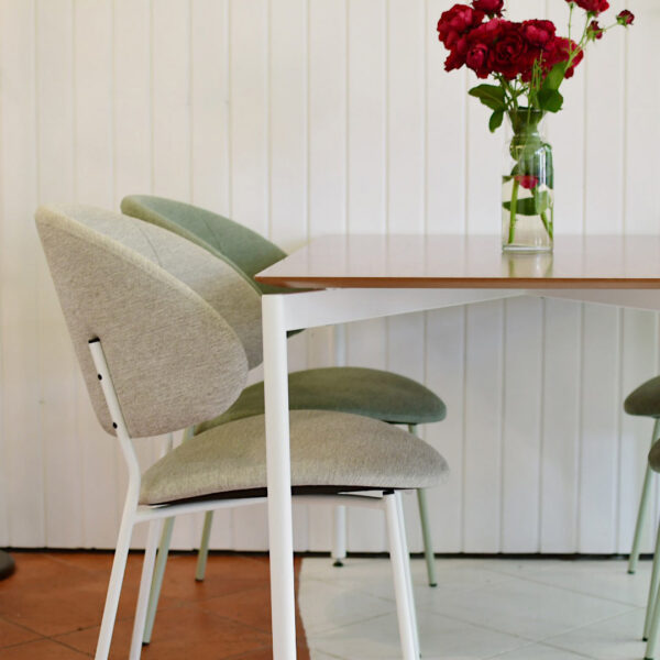 Mala kockasta masa Polo za restoran.