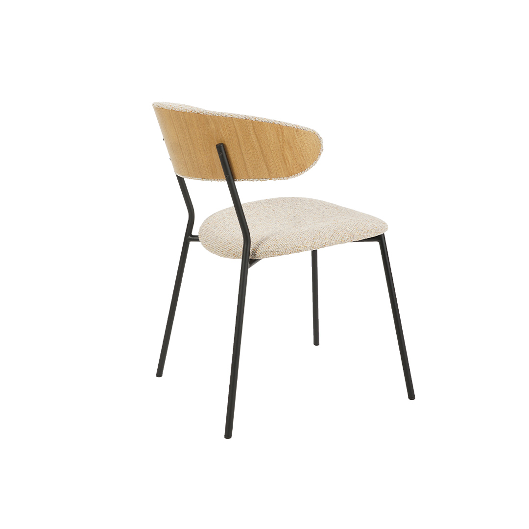 Трпезариска столица со шпер од даб и крем мебел штоф.