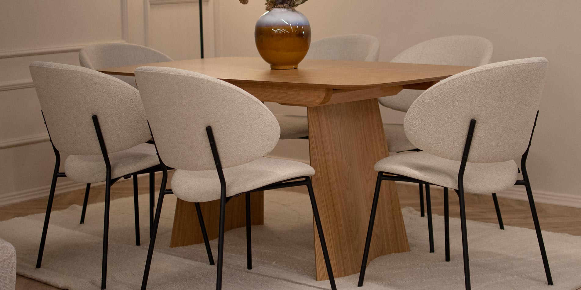 Dining table in oak 