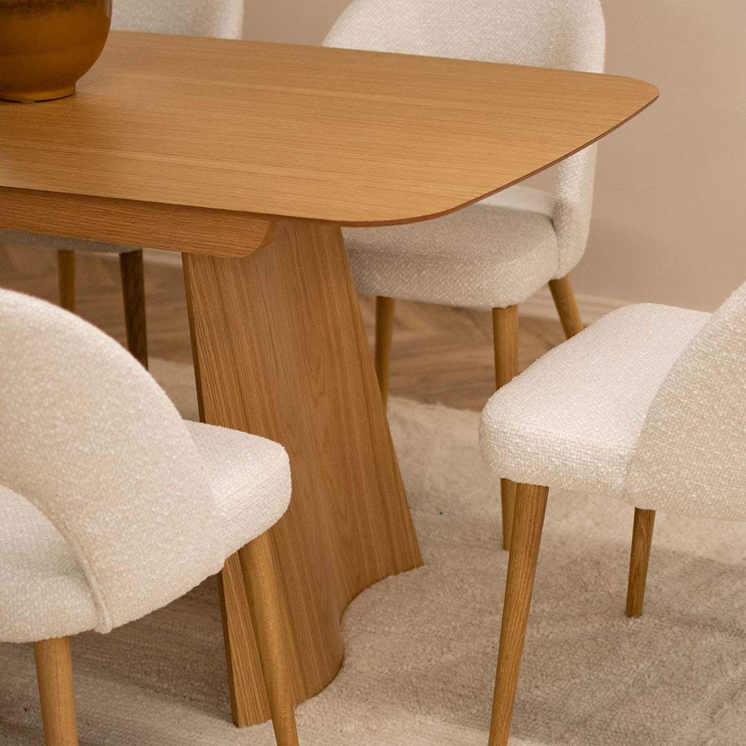 Dining table in natural oak wood.