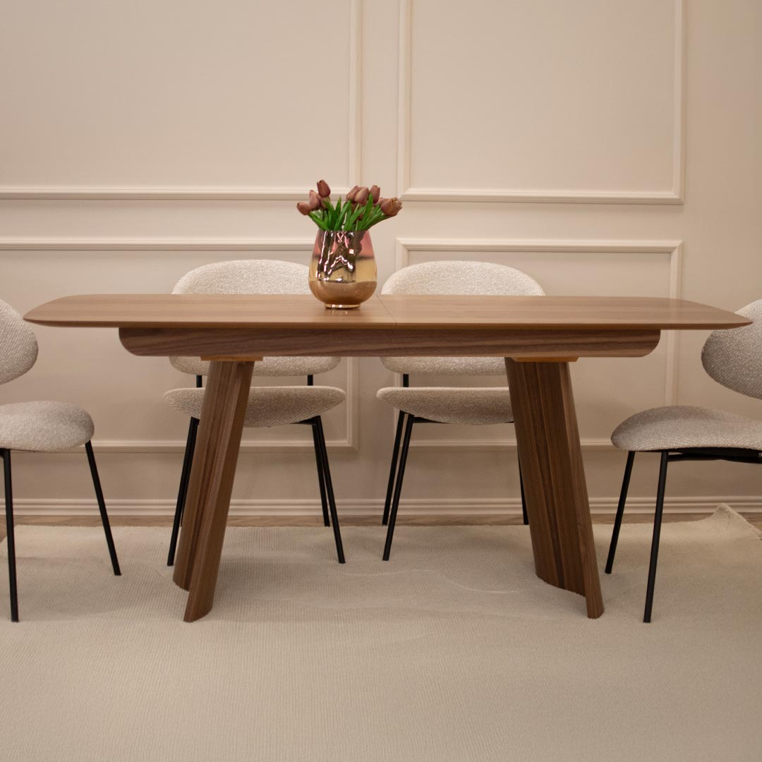 Dining table in walnut wood.