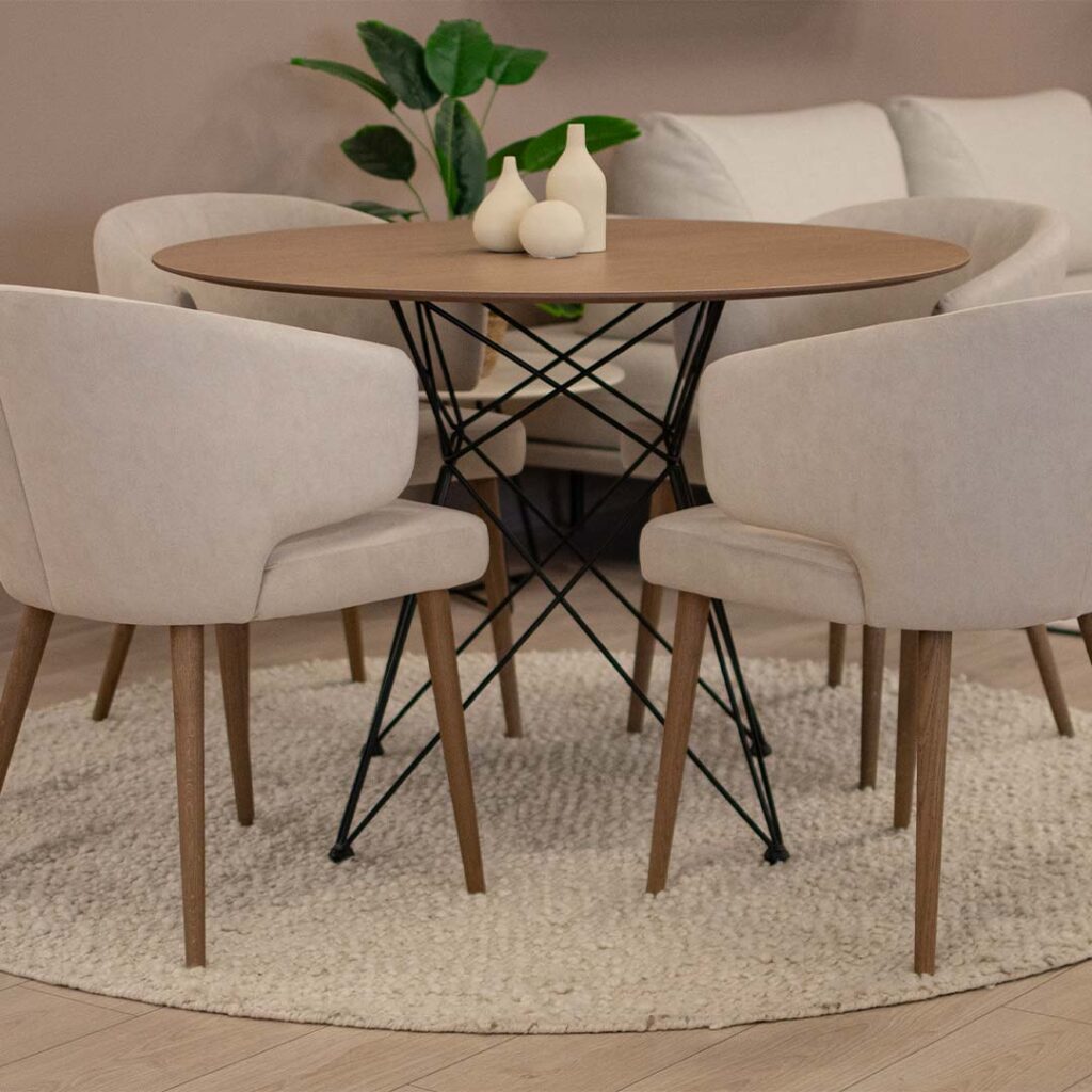 Round dining table with oak table top and beige dining chairs