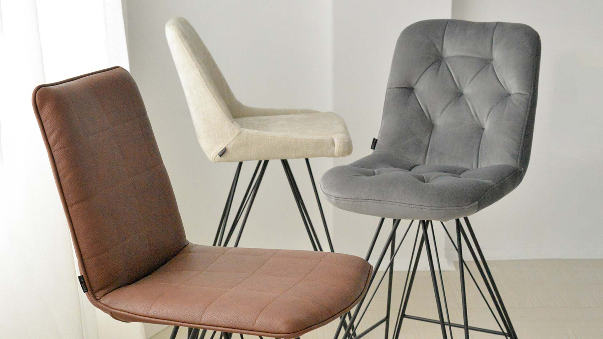 Барска колекција на столици со метални ногарки на Mahagoni Furniture.