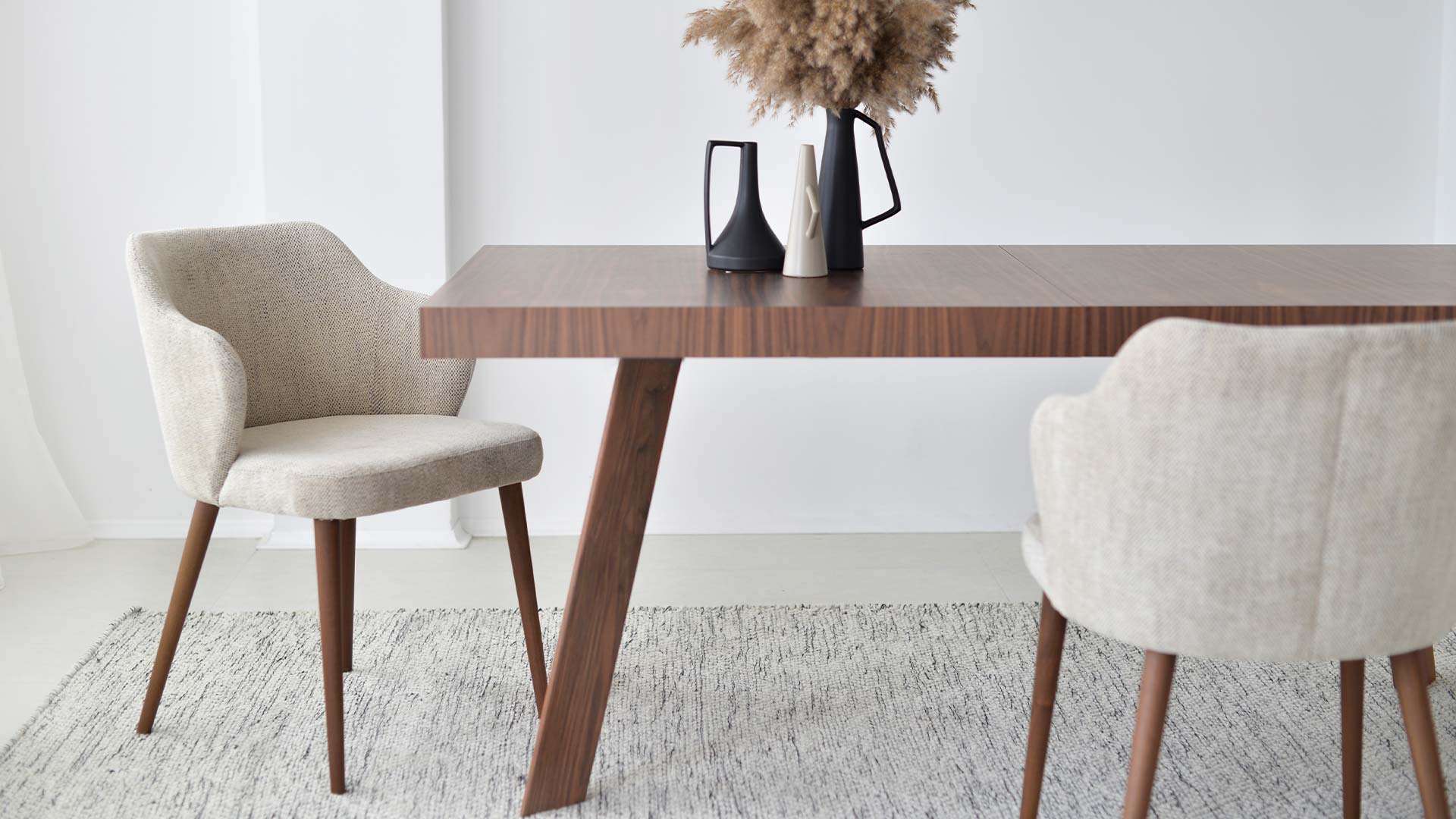 Vodic za udobna stolica so rakonaslon, za trpezarija.