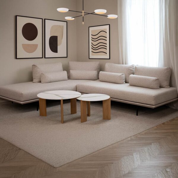 Аголна гарнитура со димензија 310/245 см со лев агол и подвижни перници.