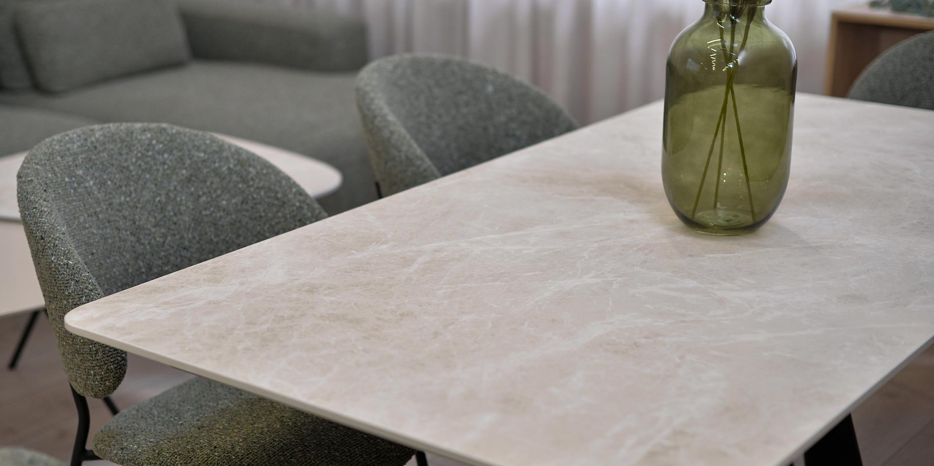 Plotna Laminam na trpezariska masa Cassini.