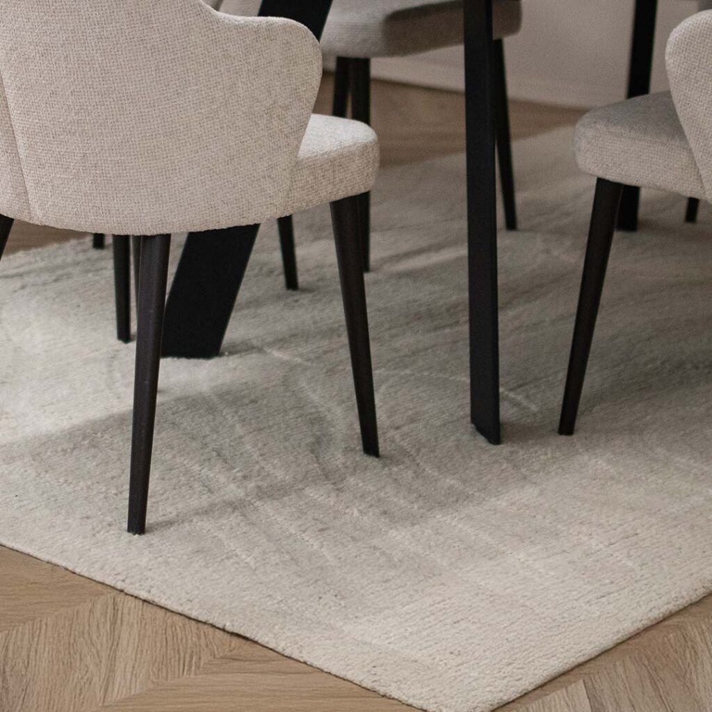 Волнен килим во ivory боја со димензија 190/290 см