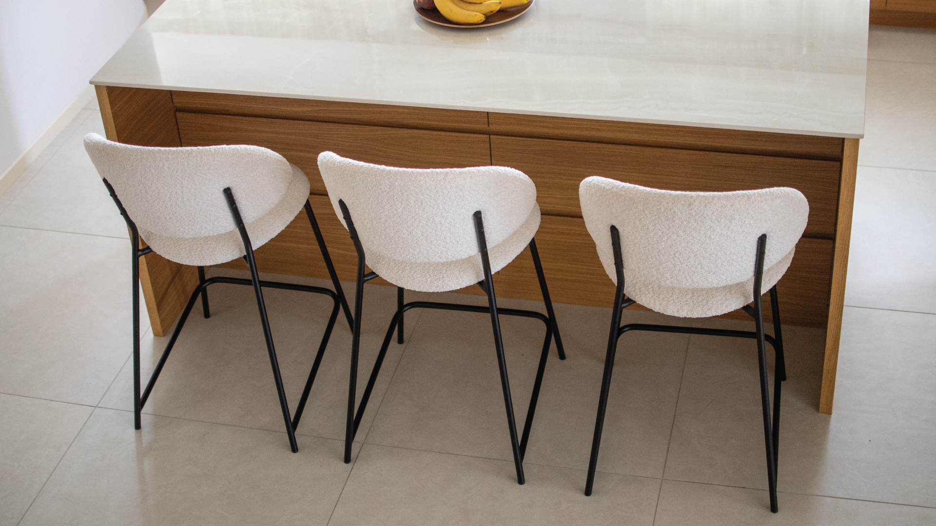 Барски столици и маси за модерен дом со острово