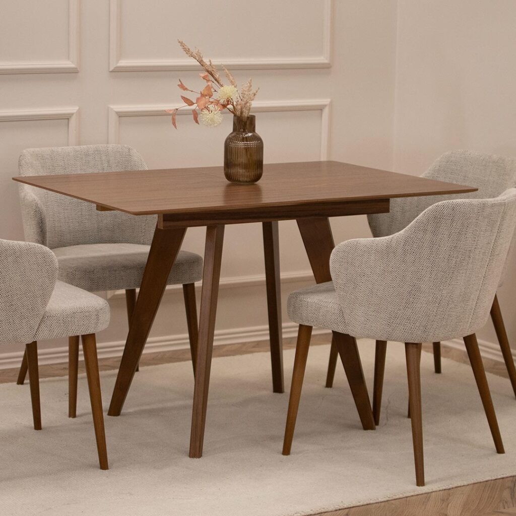 Трпезариска мала правоаголна маса со плотна фурниран медијапан орев со опција за прдолжување од +35 см.