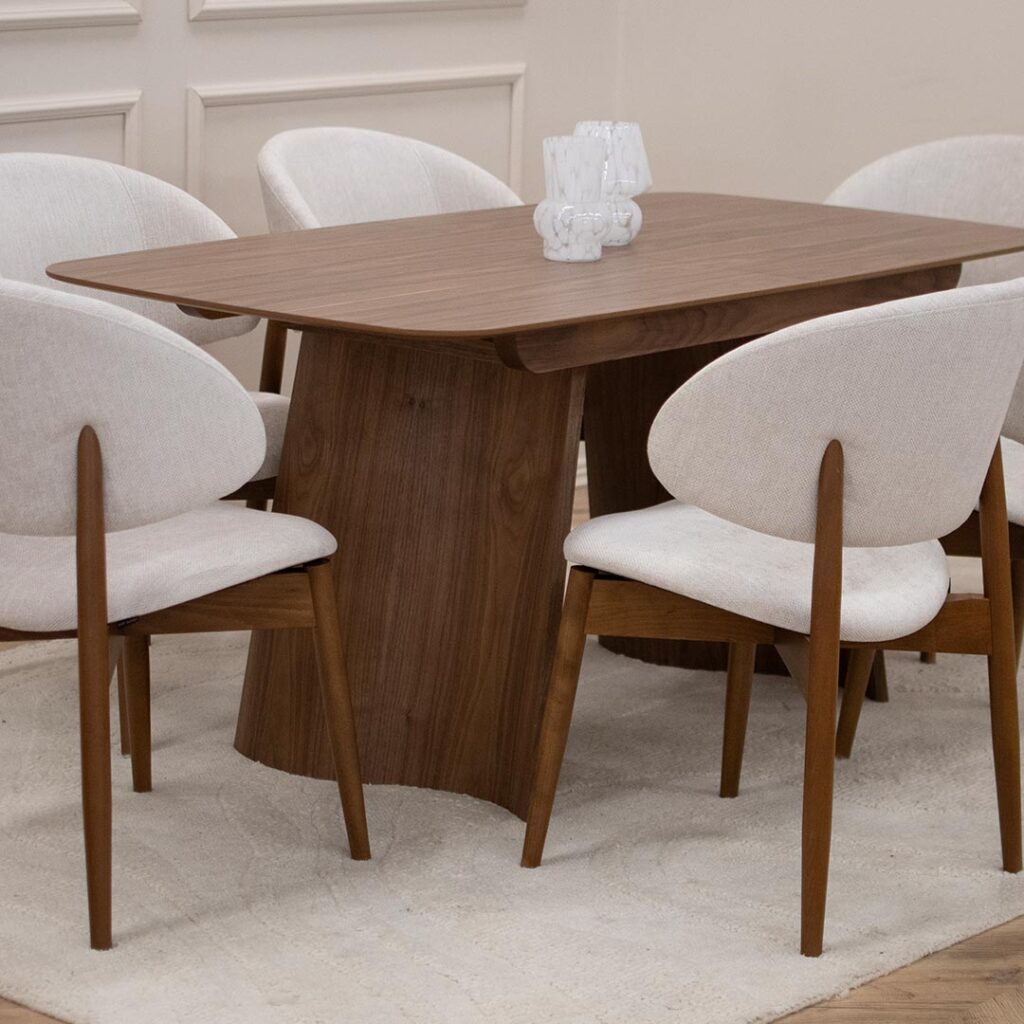 Трпезариска маса со две неправилна форма ногарки од орев и овална плотна од орев.