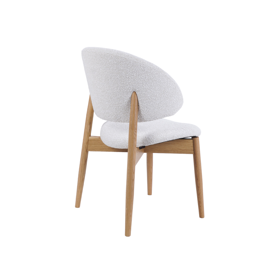 Трпезариска столица Celine со даб ногарки нијанса 440 и мебел штоф од втора категорија Capri 9534.