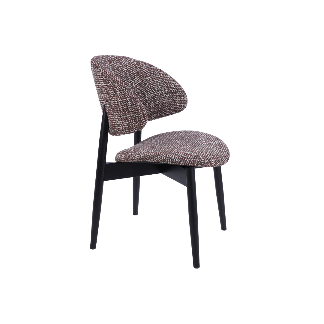 Трпезариска столица Celine со дрвени бука ногарки во црна боја и кафеав мебел штоф.